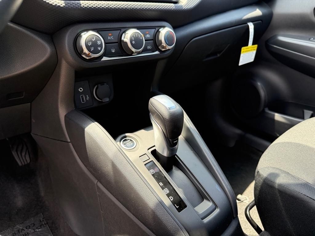 2025 Nissan Kicks Play S photo 8
