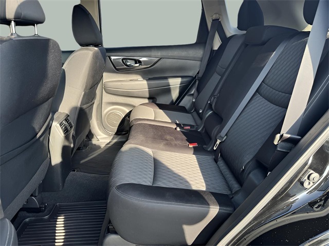 2018 Nissan Rogue SV photo 12