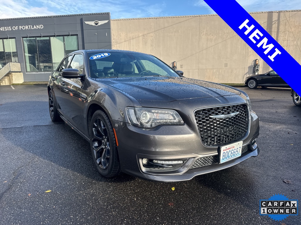 2019 Chrysler 300 S's photo