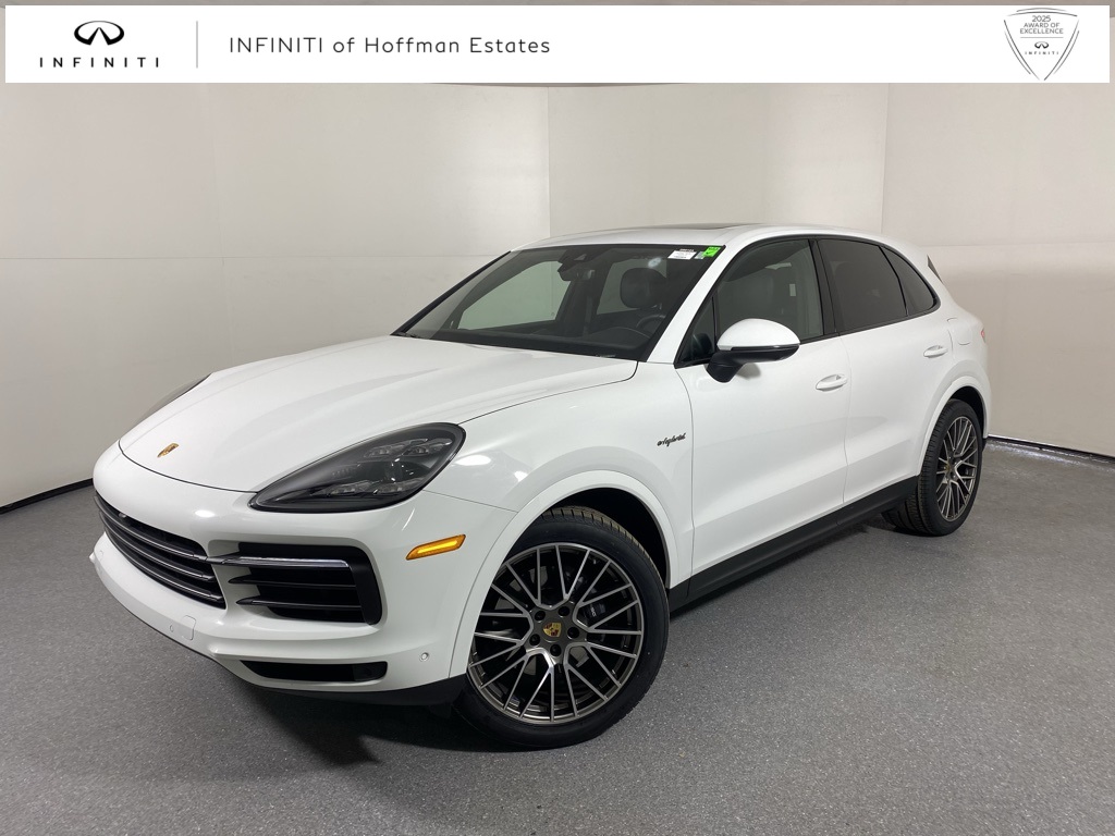 2022 Porsche Cayenne Platinum Edition's photo
