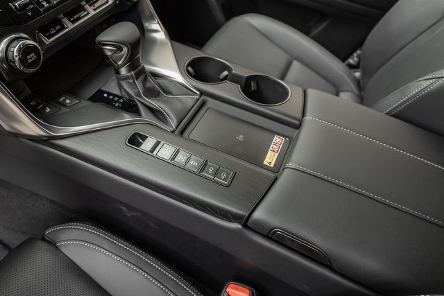 2025 Lexus LX 600 Luxury photo 4