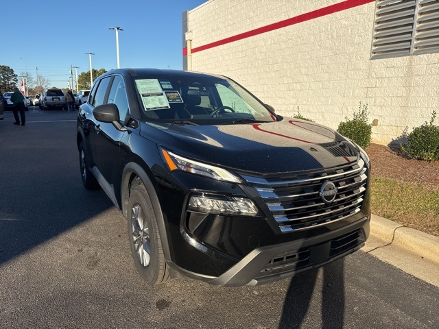 2024 Nissan Rogue S's photo
