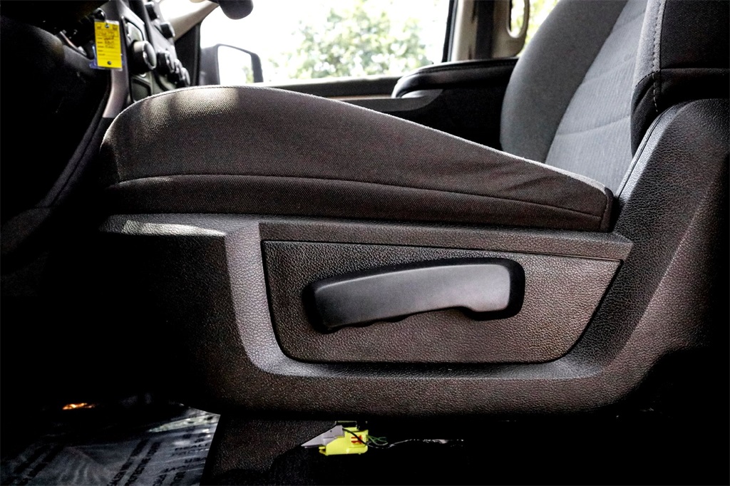 2024 Ram 1500 SLT photo 12