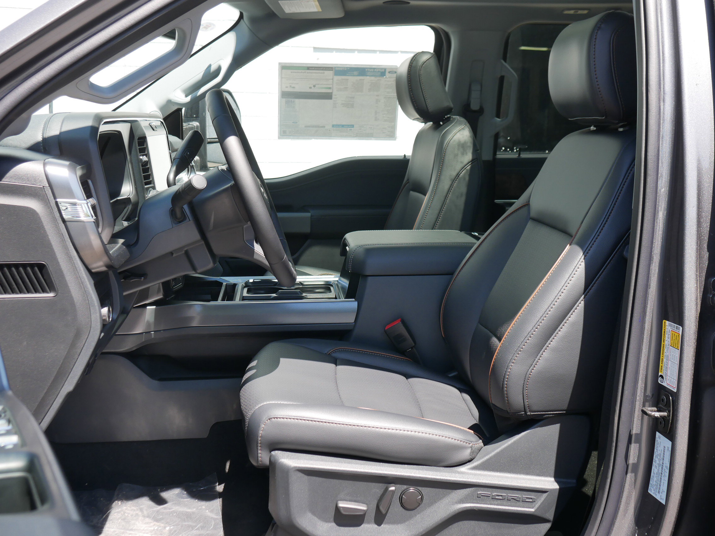 2025 Ford F-350 Lariat photo 2
