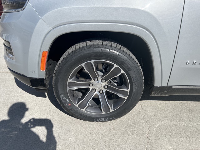 2024 Jeep Grand Wagoneer Base photo 3