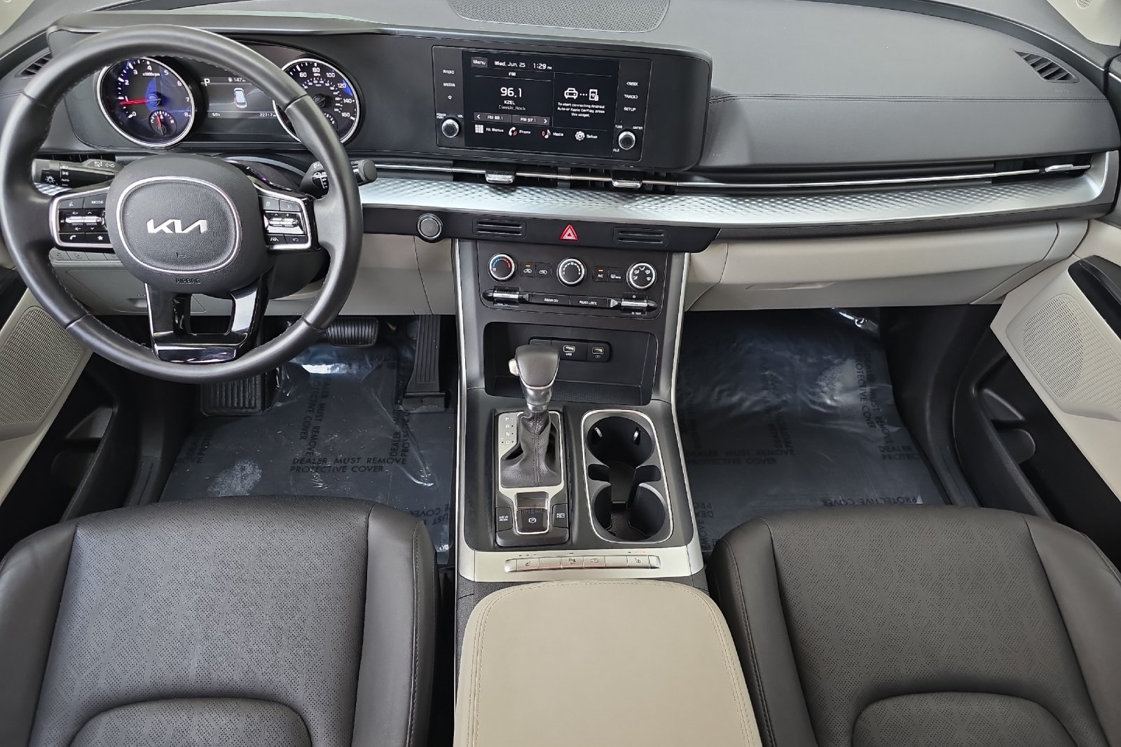 2024 Kia Carnival LX photo 12