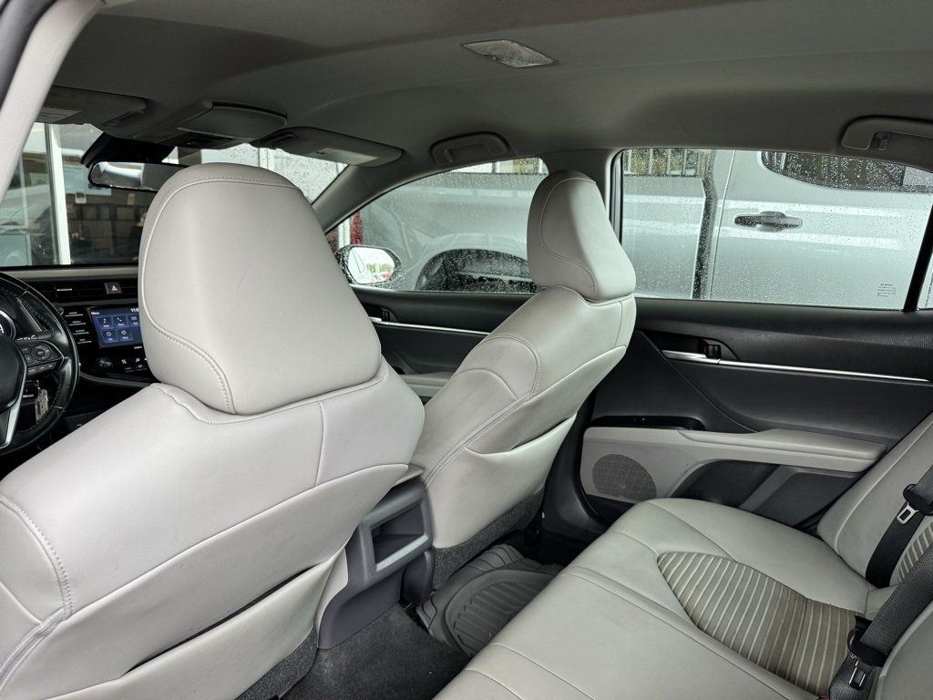 2020 Toyota Camry SE photo 18