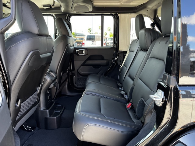 2025 Jeep Wrangler Sahara photo 15