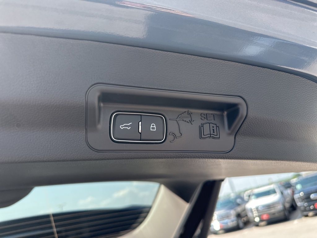 2025 Ford Explorer photo 39