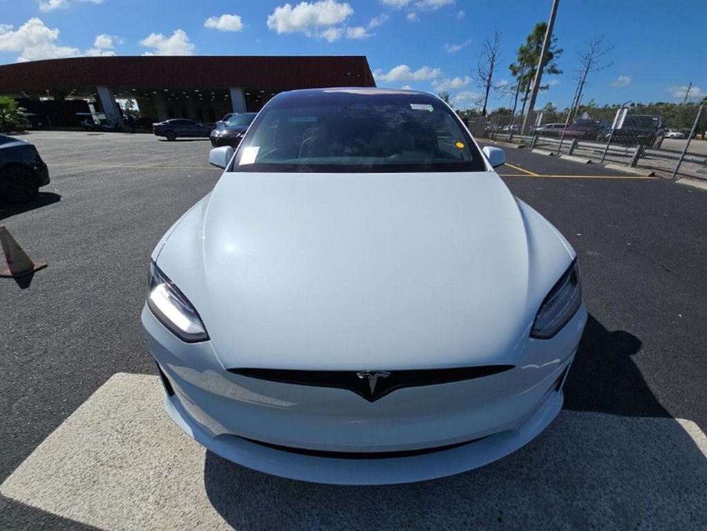 2022 Tesla Model X Plaid photo 2