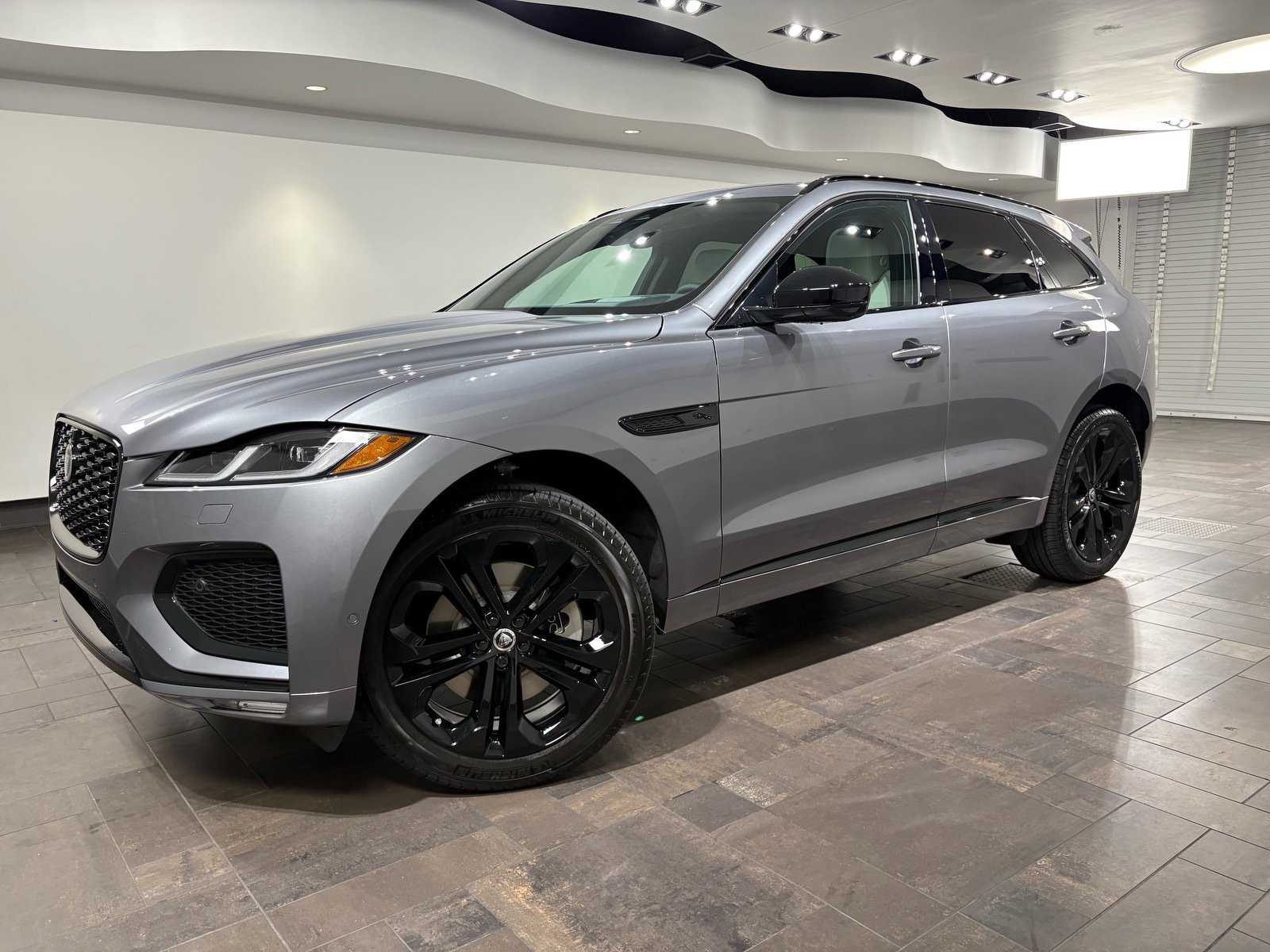 2026 Jaguar F-Pace R-Dynamic S's photo
