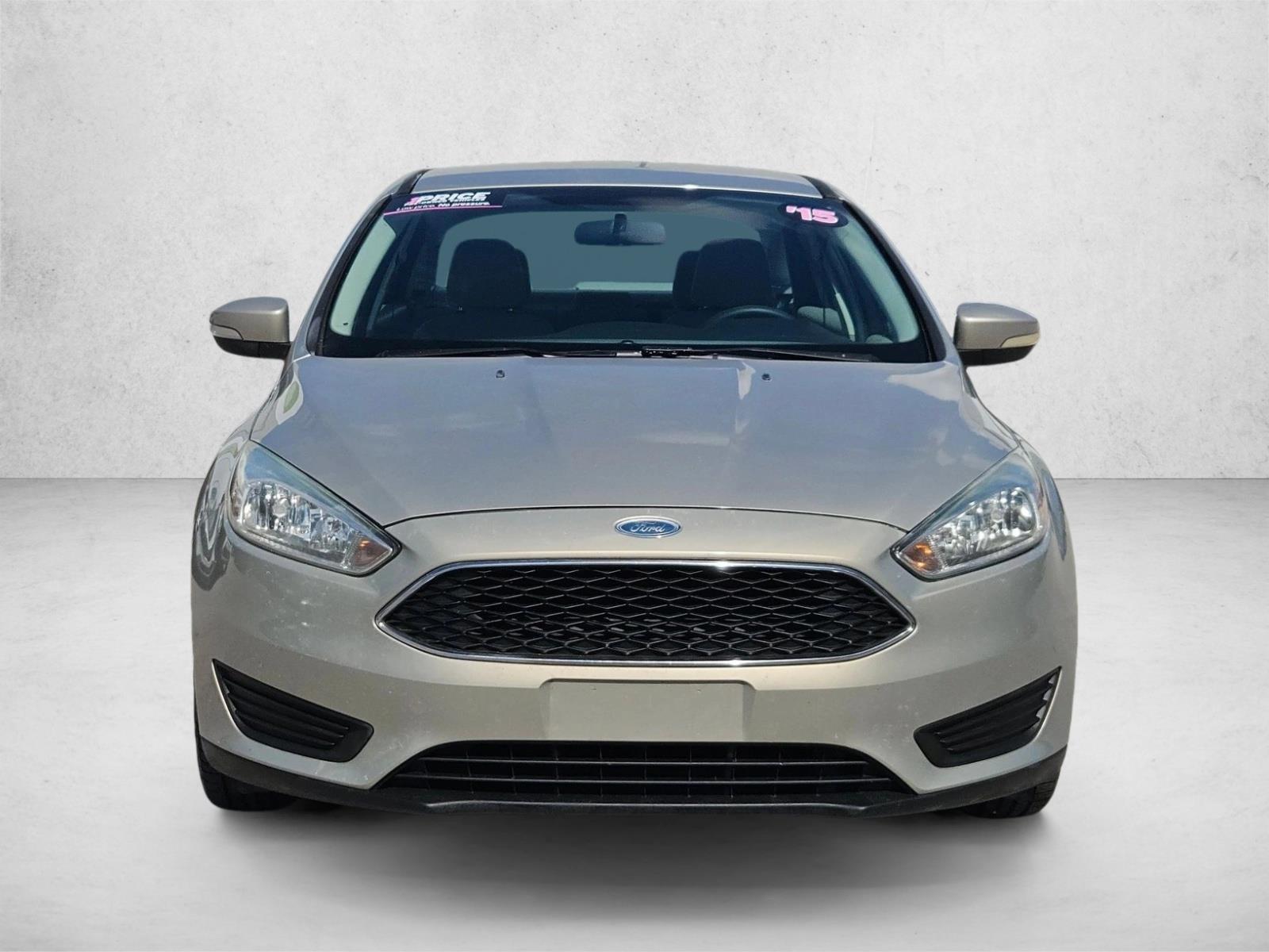 2015 Ford Focus SE photo 2