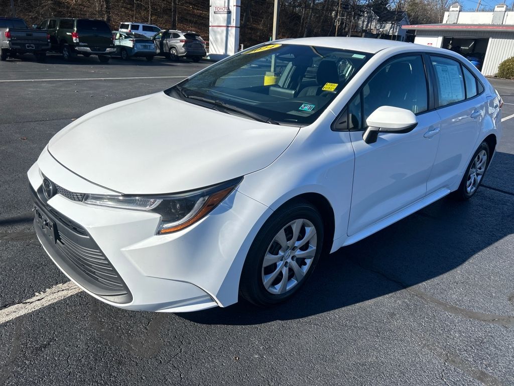 2024 Toyota Corolla LE's photo