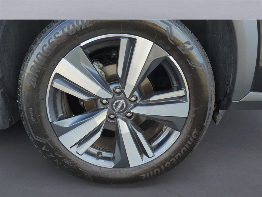 2024 Nissan Rogue SL photo 9