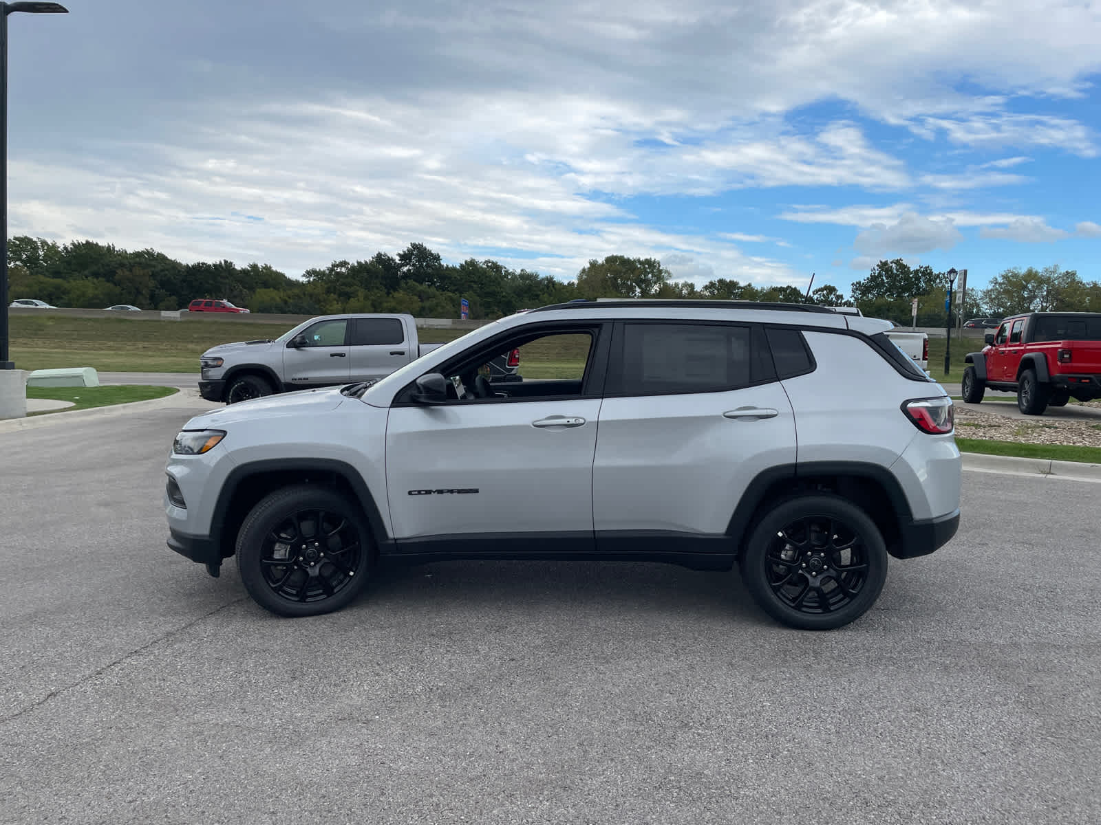 2025 Jeep Compass Latitude photo 4