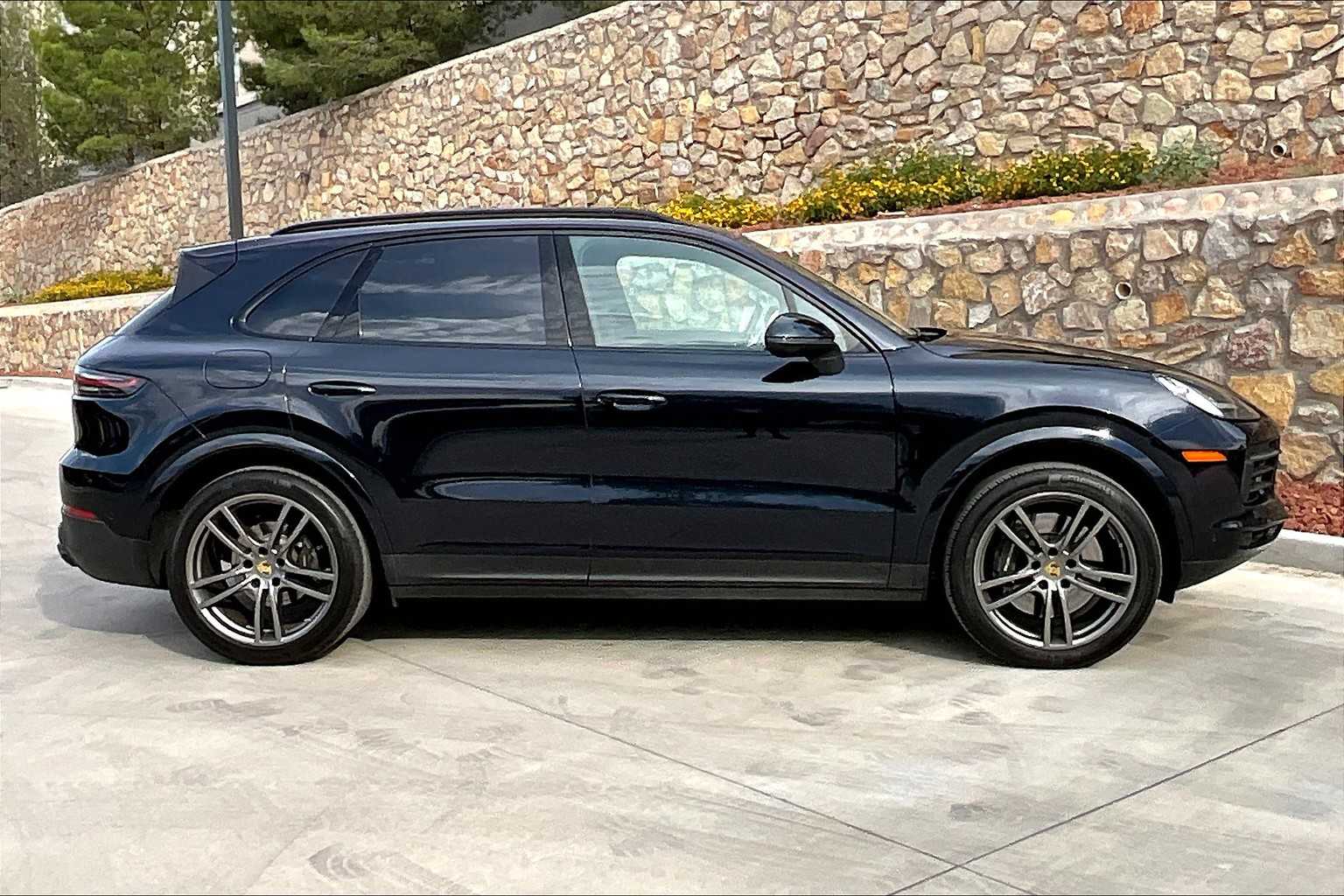 2023 Porsche Cayenne Turbo photo 7