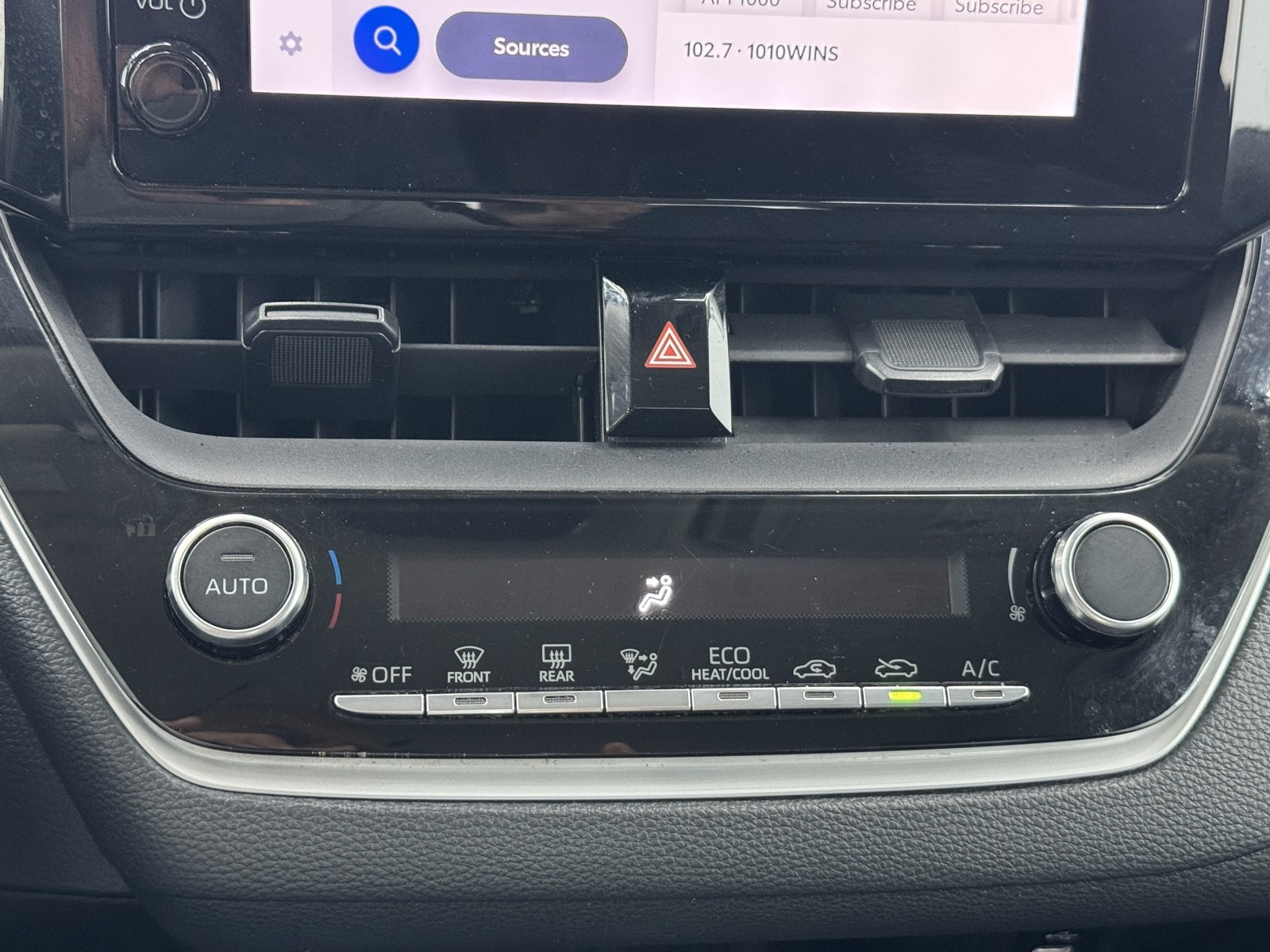 2023 Toyota Corolla LE photo 22