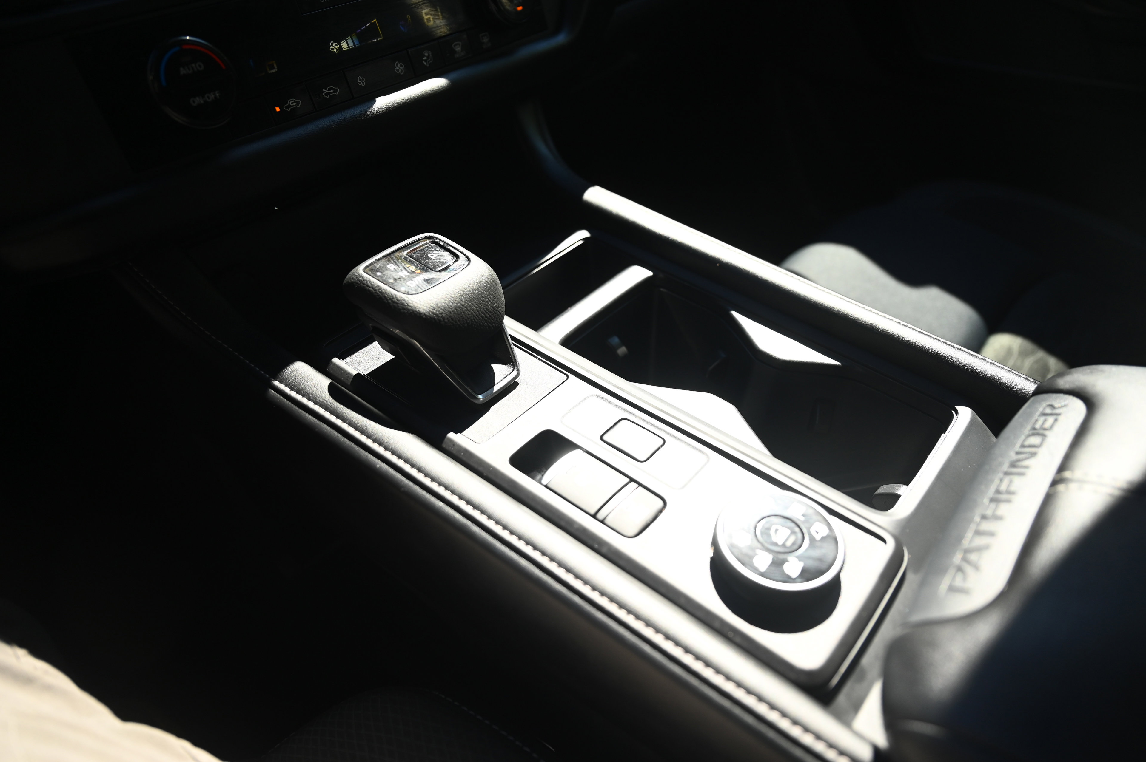 2024 Nissan Pathfinder S photo 14