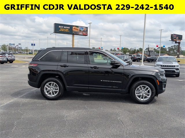 2025 Jeep Grand Cherokee Laredo X photo 2