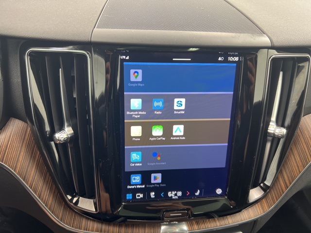 2022 Volvo XC60 B5 Momentum photo 17