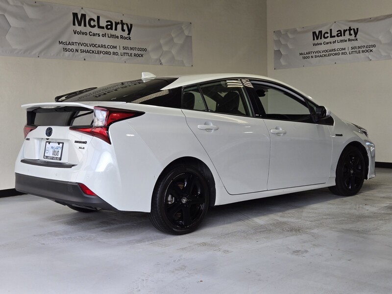 2021 Toyota Prius L Eco photo 2