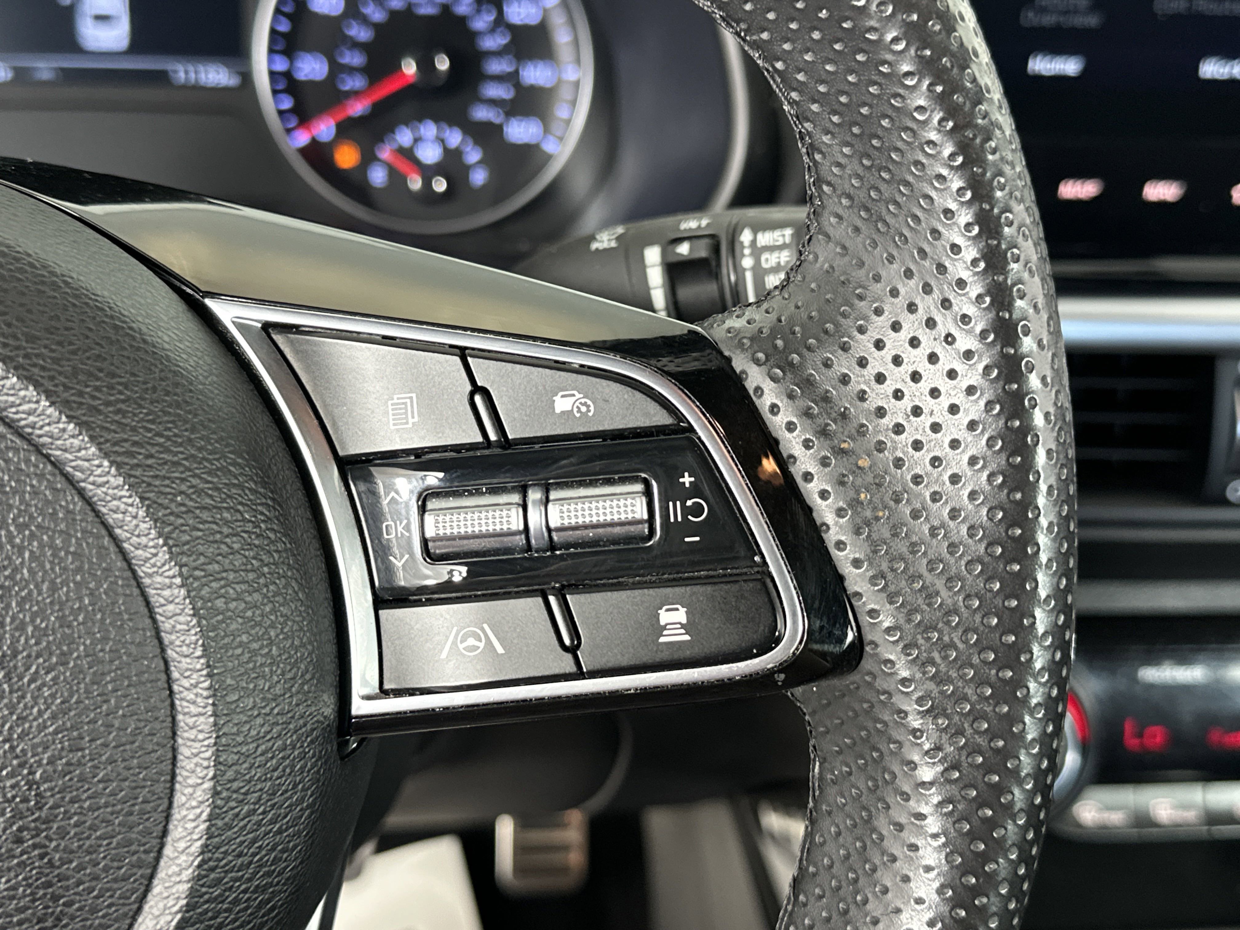 2023 Kia Forte GT-Line photo 16