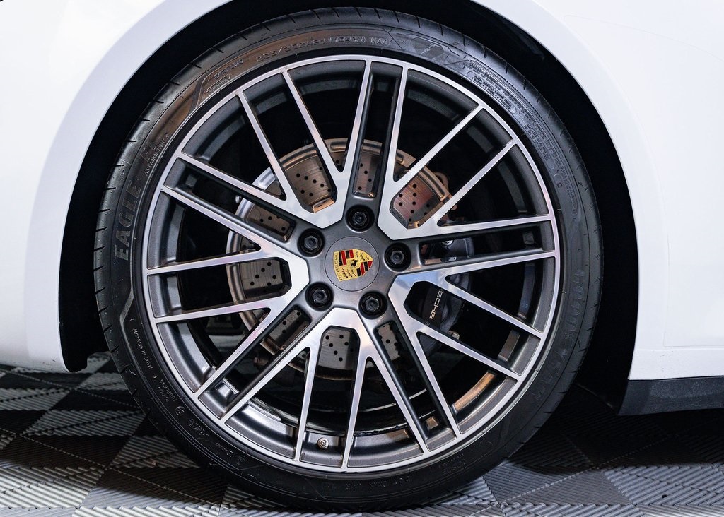 2023 Porsche 911 4 photo 11