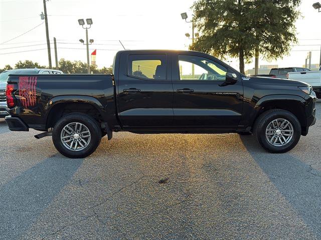 2024 Chevrolet Colorado LT photo 8