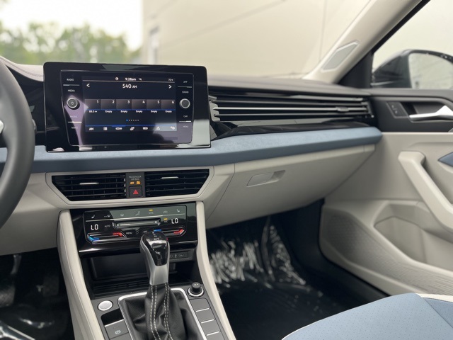 2026 Volkswagen Jetta SE photo 6