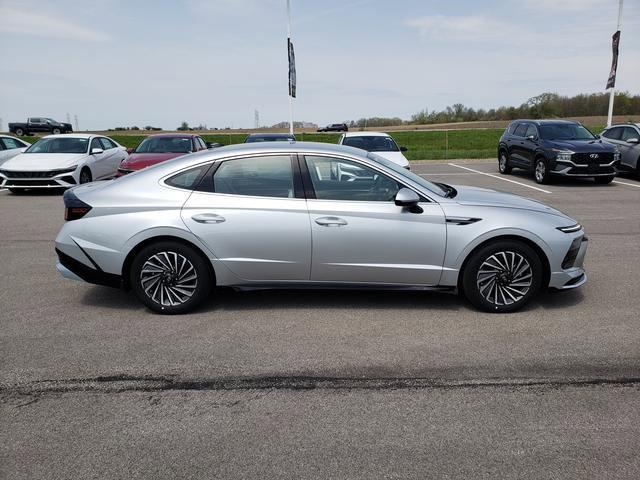 2025 Hyundai Sonata Hybrid SEL photo 4