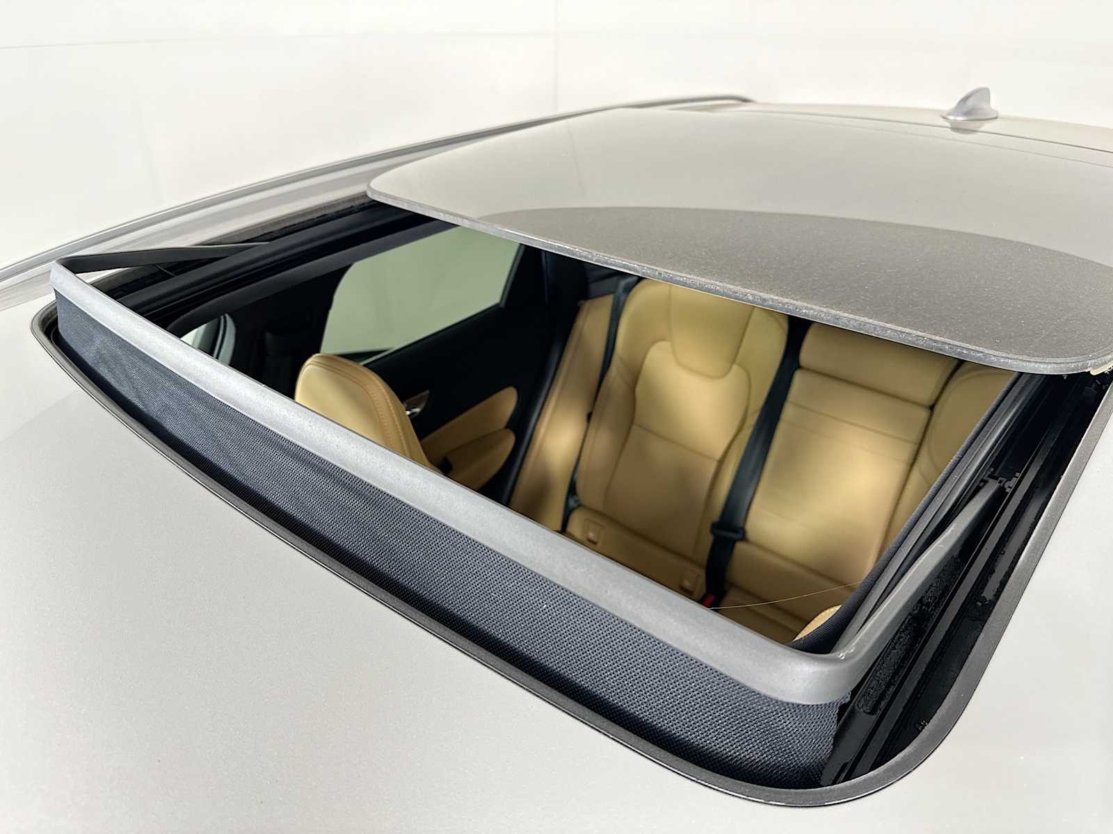 2022 Volvo XC60 Inscription photo 16