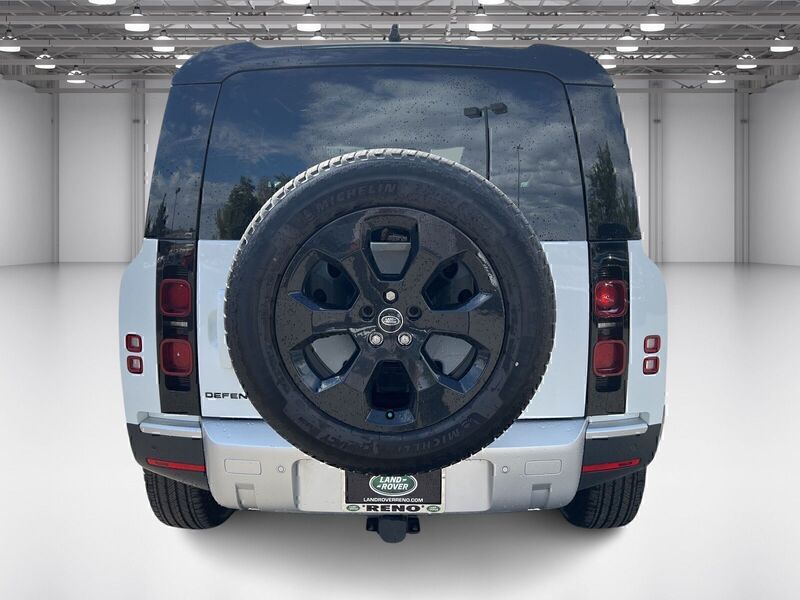 2025 Land Rover Defender 90 S photo 4