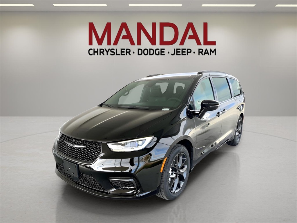 2026 Chrysler Pacifica Select's photo