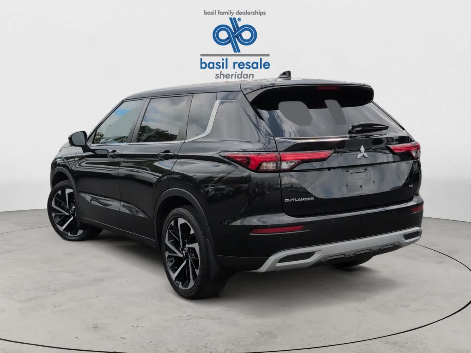 2022 Mitsubishi Outlander SE photo 2