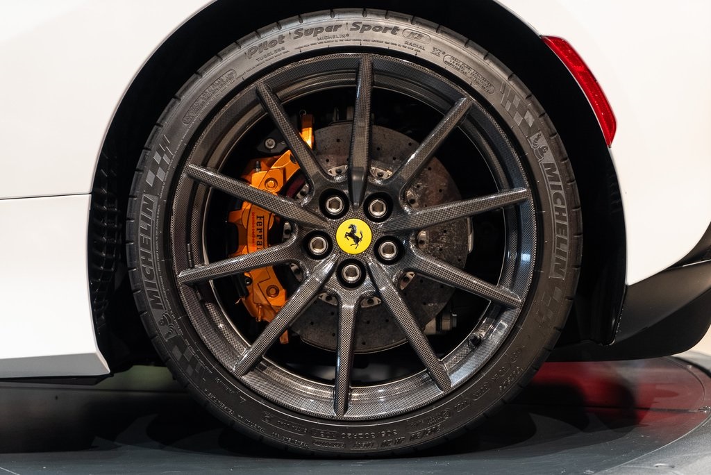 2023 Ferrari F8 Spider Base photo 14