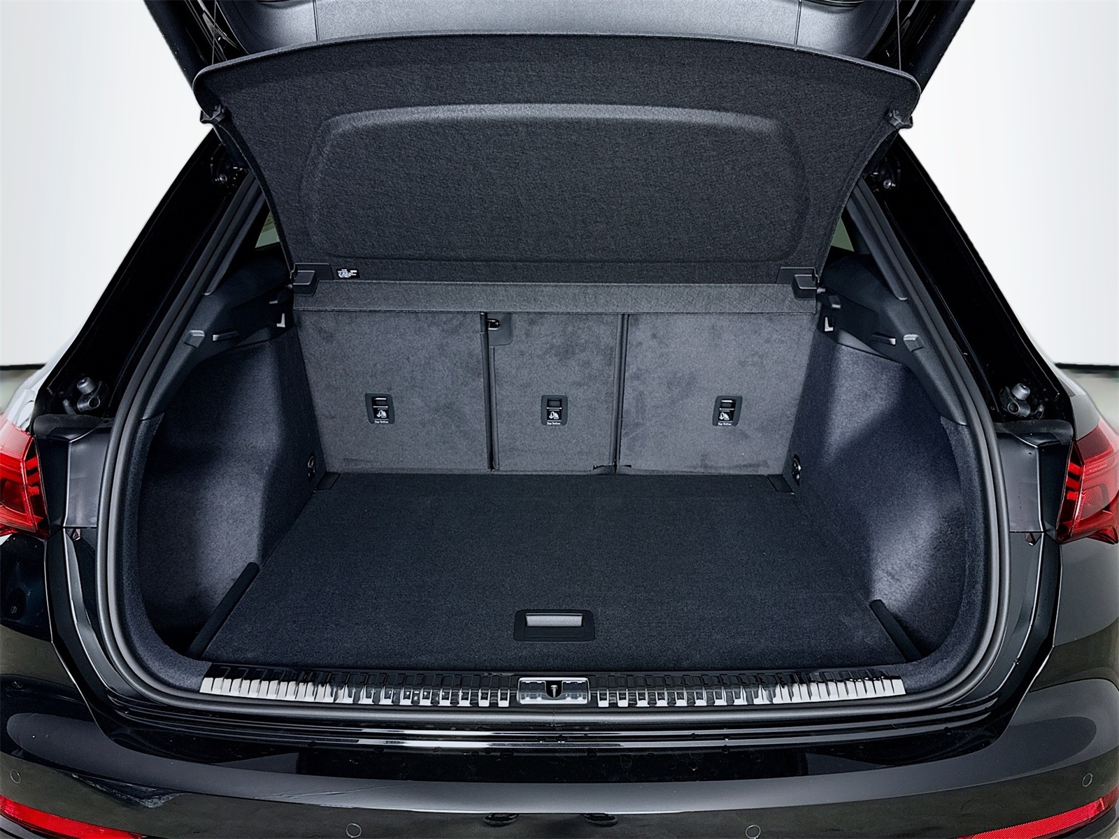 2025 Audi Q3 S line Premium photo 25