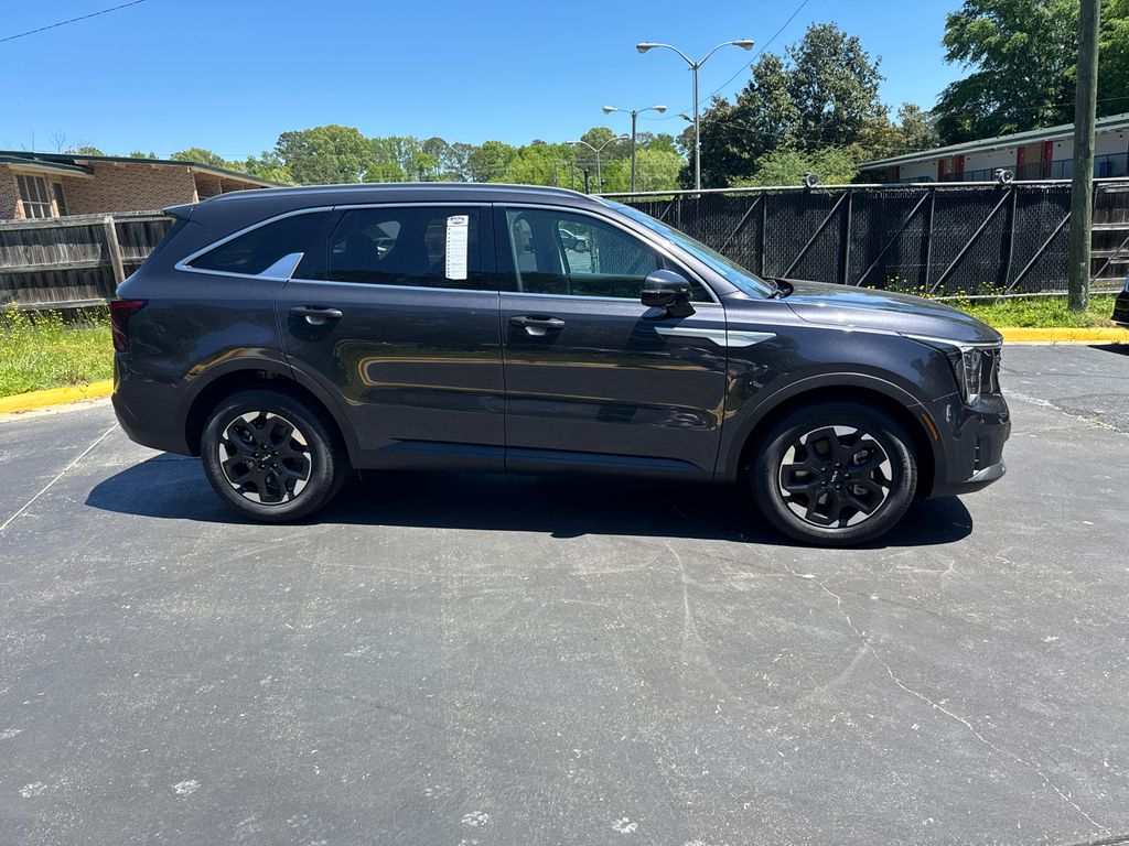 2025 Kia Sorento S photo 2