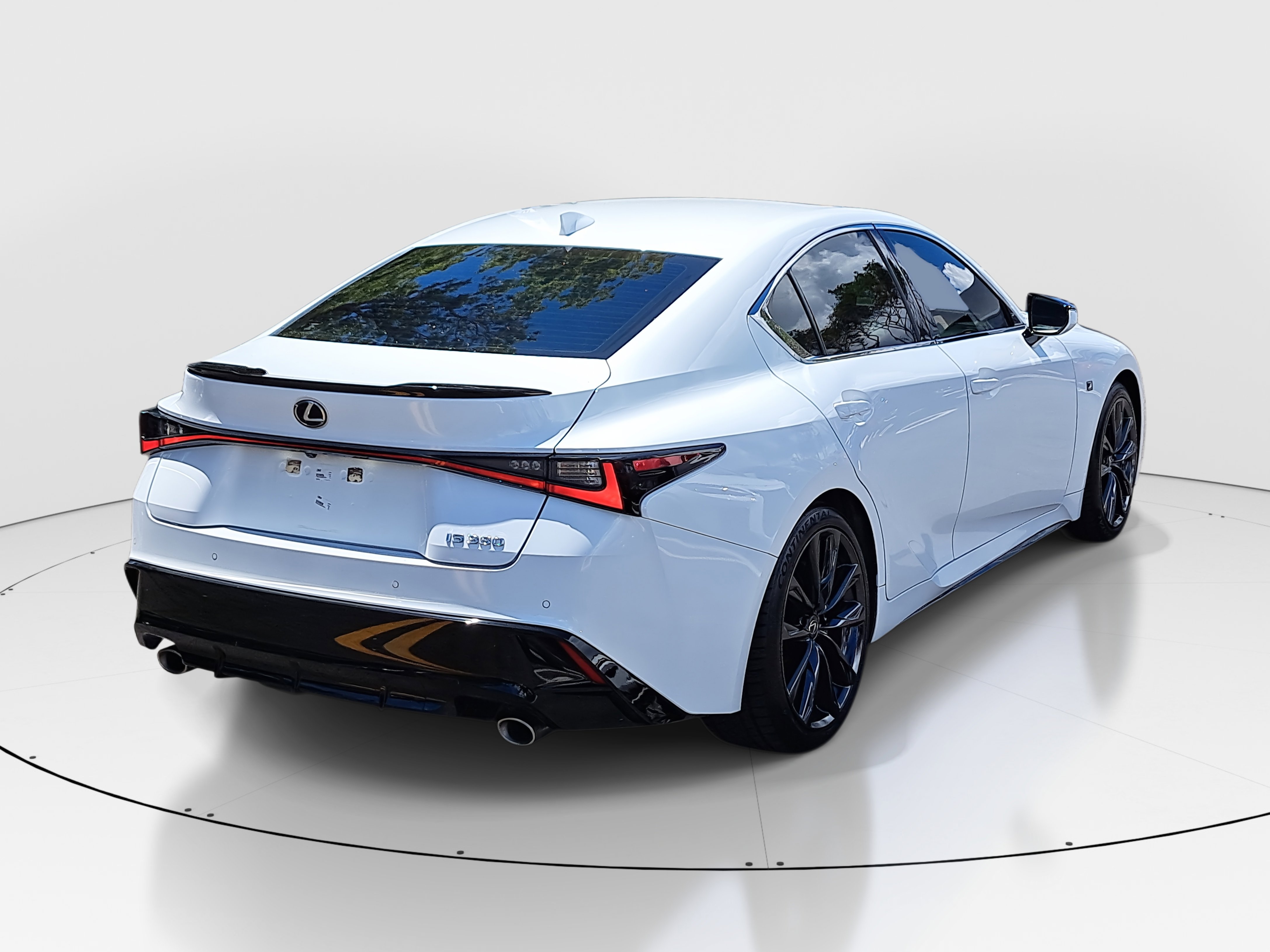2022 Lexus IS 350 F SPORT photo 4