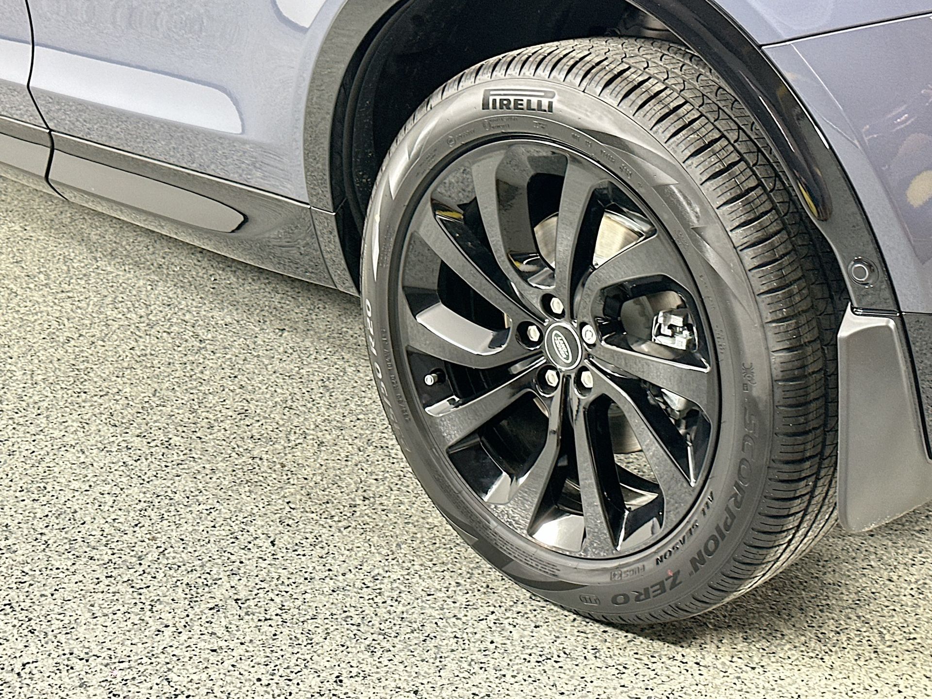 2025 Land Rover Discovery Sport Dynamic SE photo 4