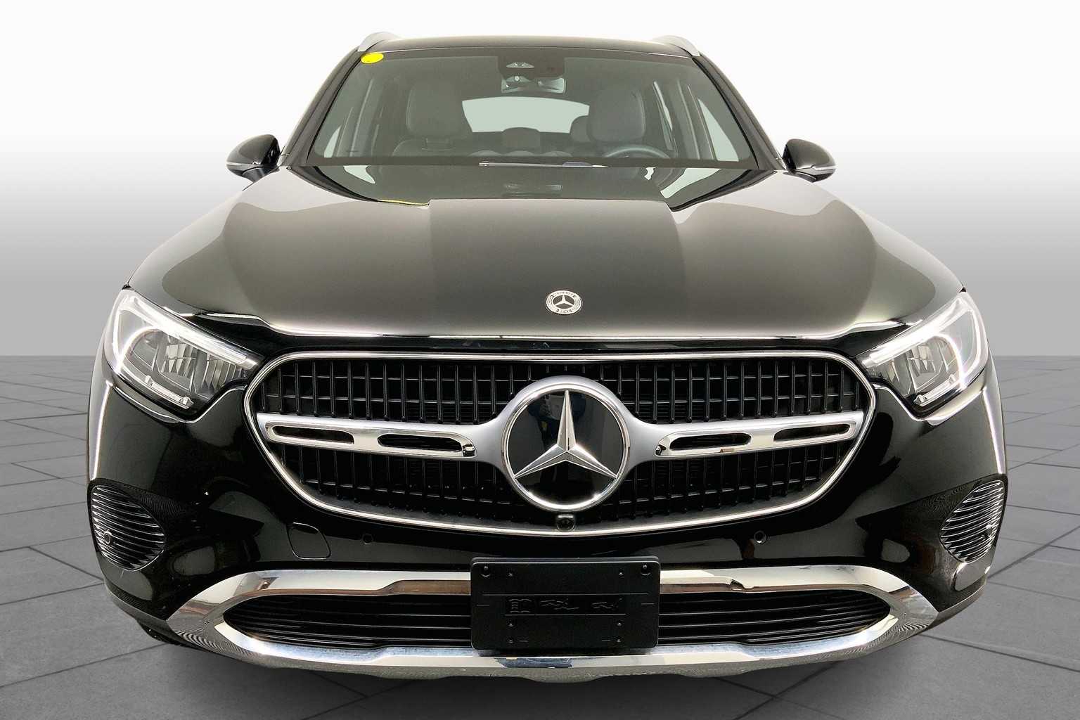 2025 Mercedes Benz GLC 300 4MATIC photo 2