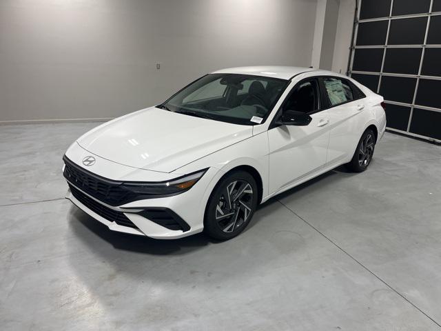 2025 Hyundai Elantra SEL Sport photo 3