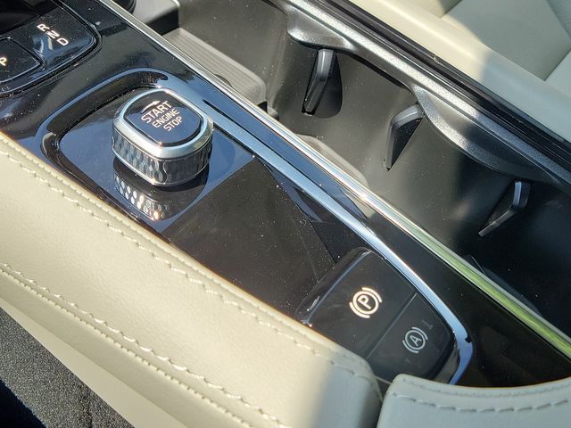 2025 Volvo XC90 AWD Plus photo 16
