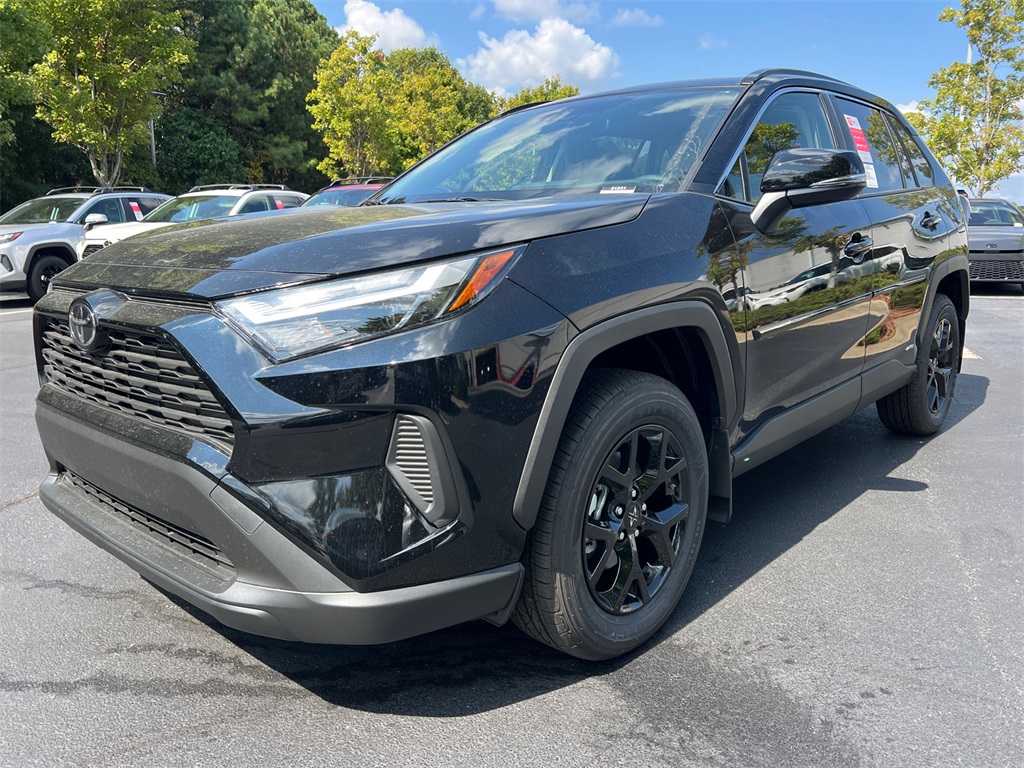 2025 Toyota RAV4 Hybrid XLE photo 7