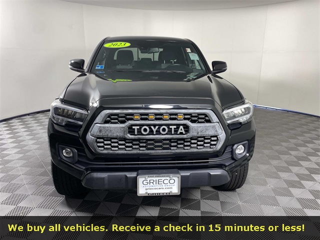 2023 Toyota Tacoma TRD Off-Road photo 2