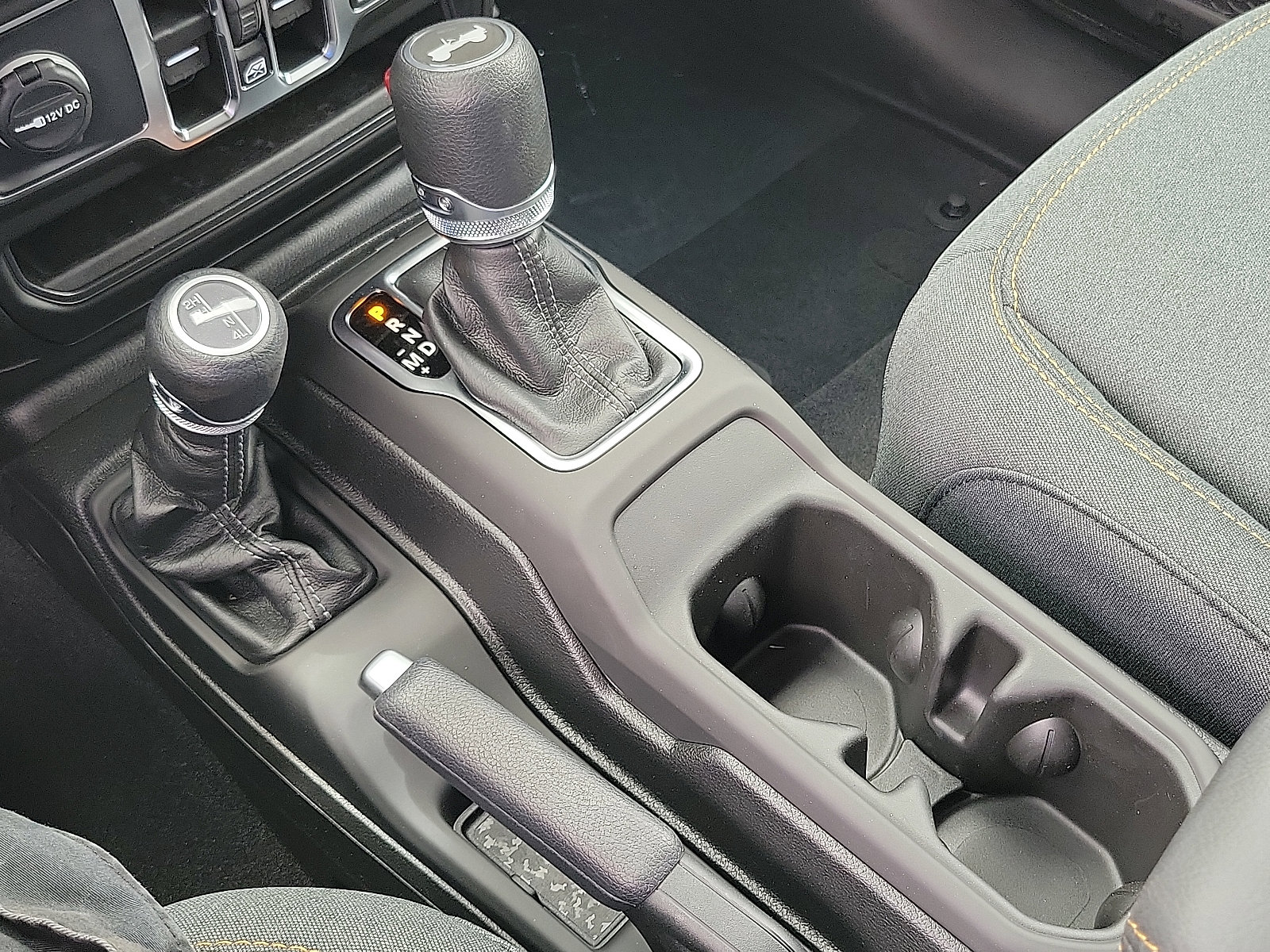 2025 Jeep Wrangler Sahara photo 9