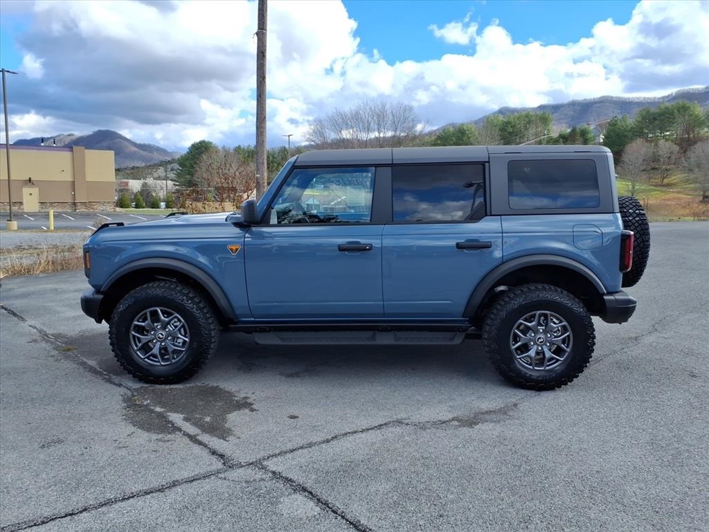 2025 Ford Bronco Badlands photo 2