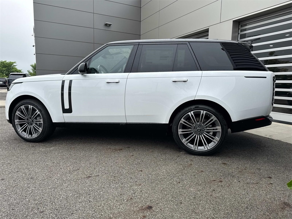2025 Land Rover Range Rover SE photo 4