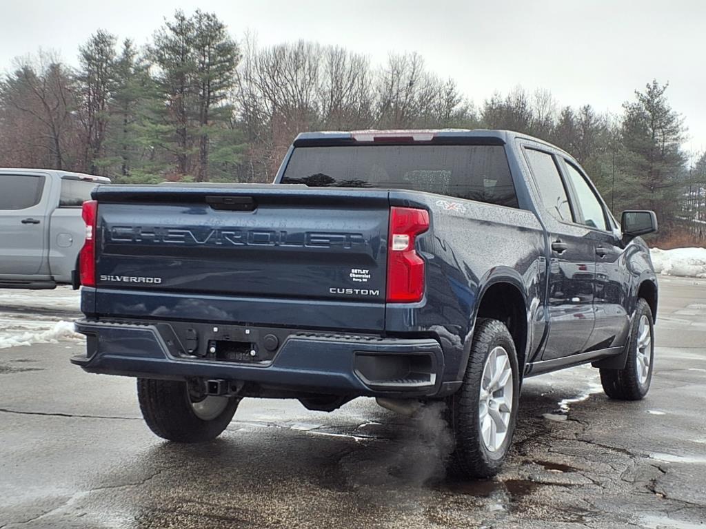 2022 Chevrolet Silverado Custom photo 3