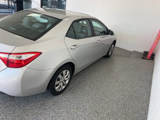 2016 Toyota Corolla LE photo 3