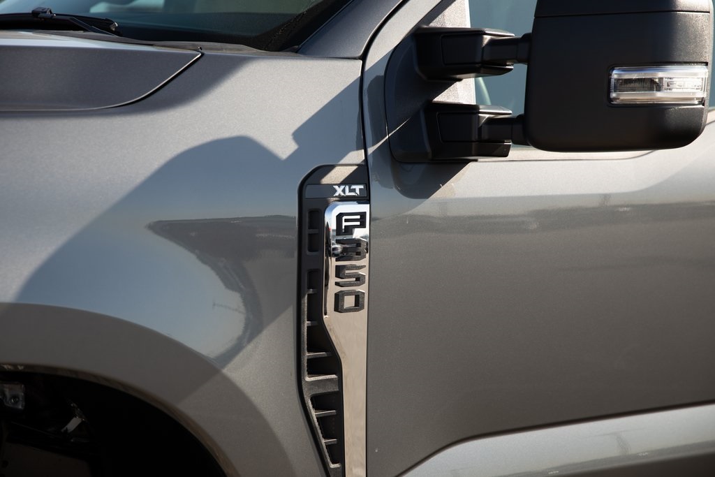 2025 Ford F-350 XLT photo 2